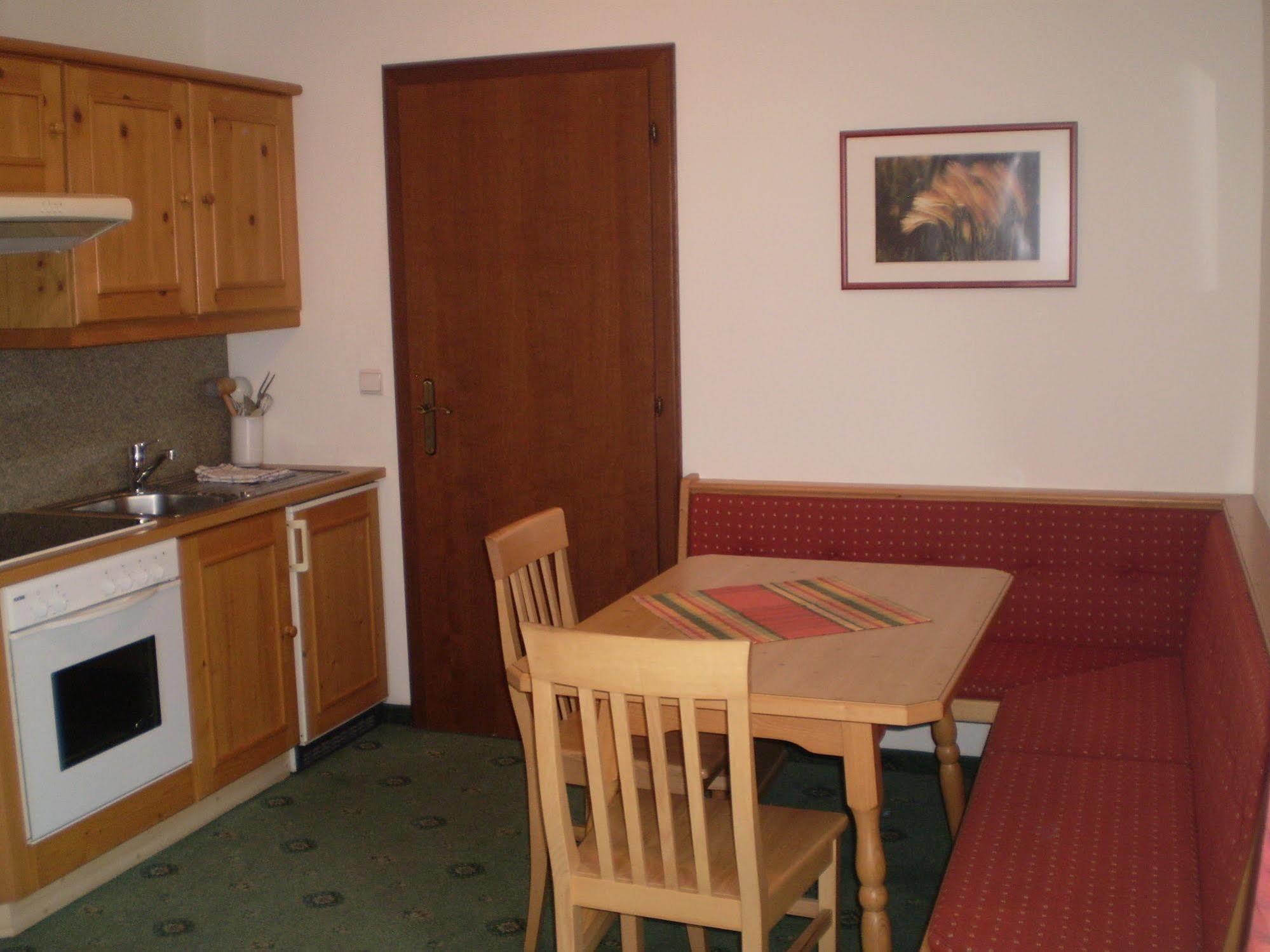 Apart Hotel Garni Strasser Zell am Ziller Eksteriør bilde